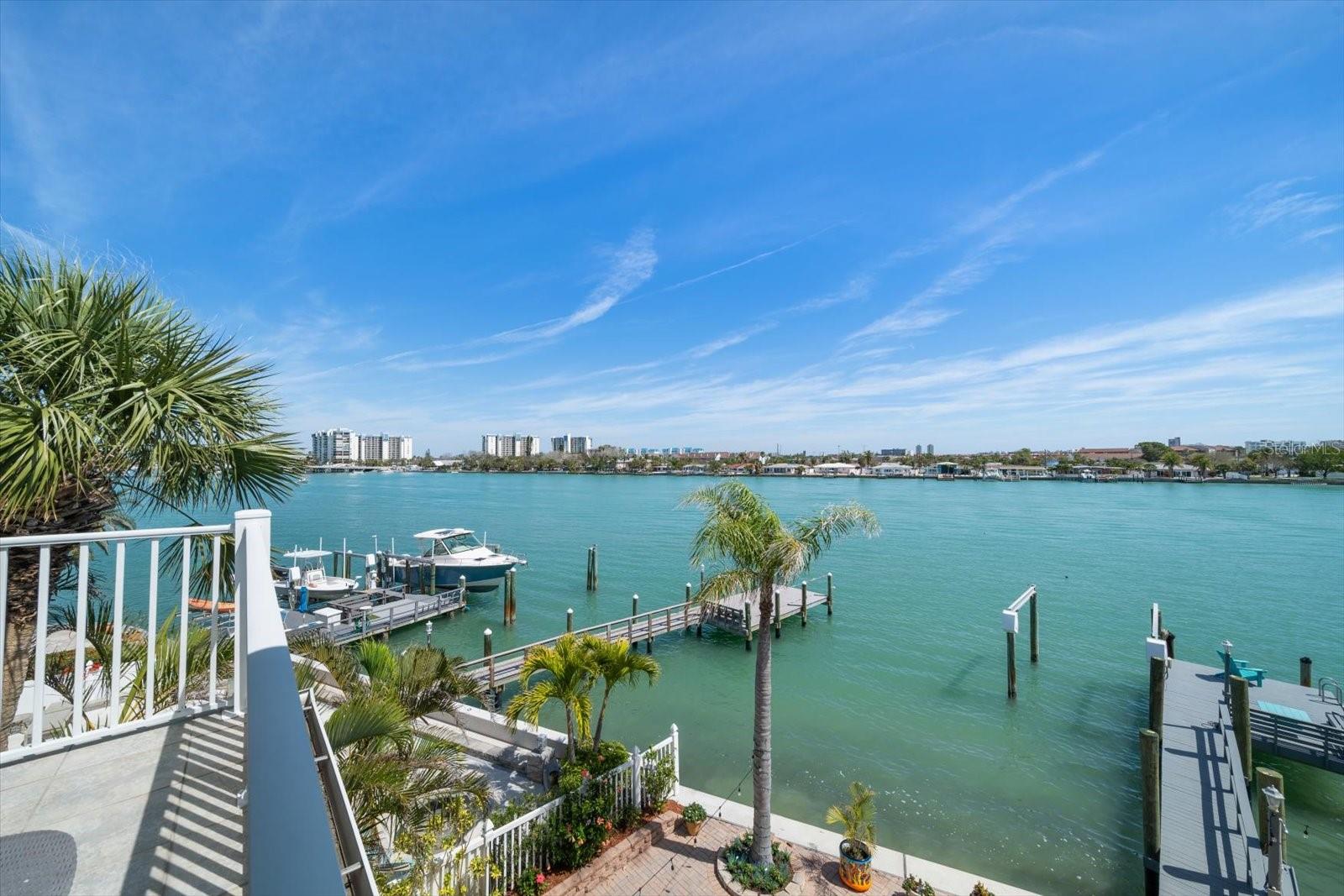 8685 E BAY DR, TREASURE ISLAND, FL, 33706