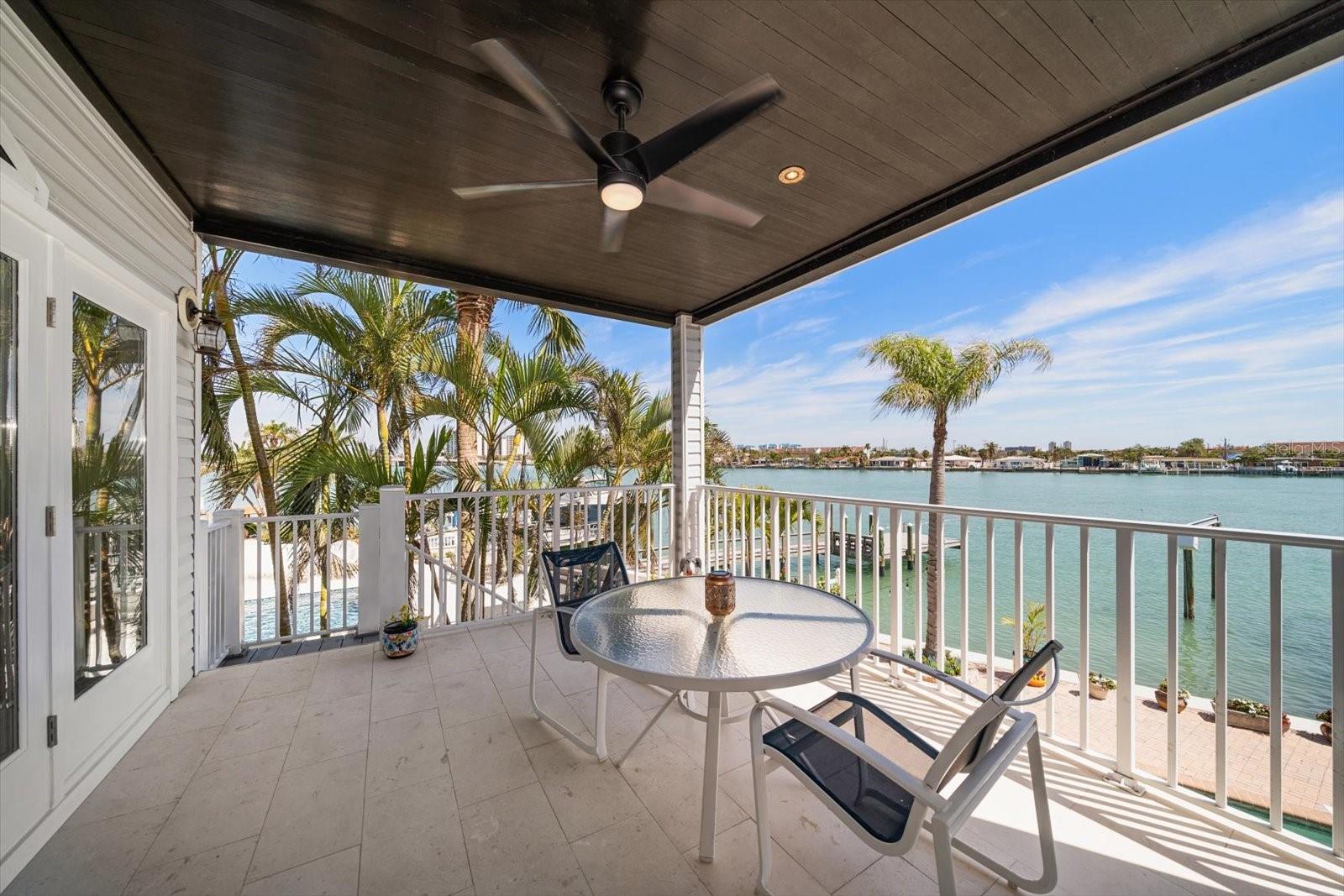 8685 E BAY DR, TREASURE ISLAND, FL, 33706