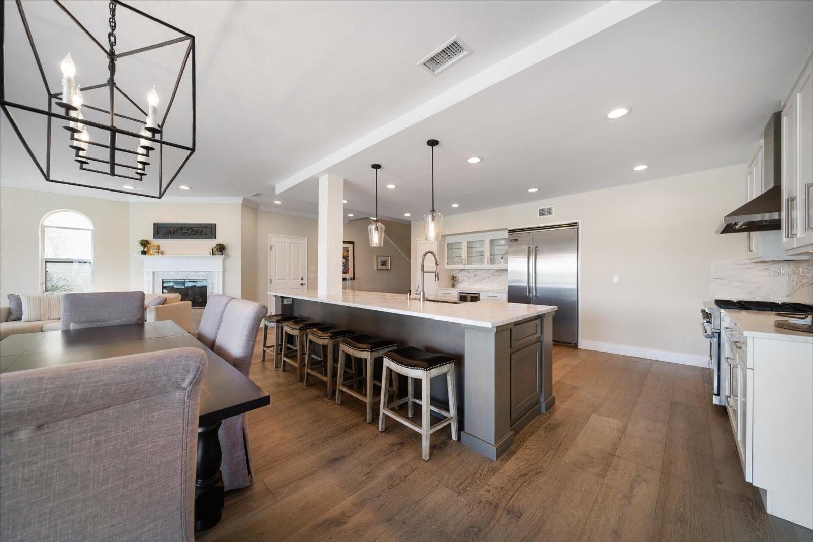 8685 E BAY DR, TREASURE ISLAND, FL, 33706