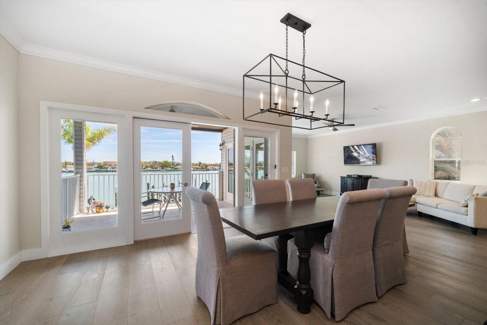 8685 E BAY DR, TREASURE ISLAND, FL, 33706