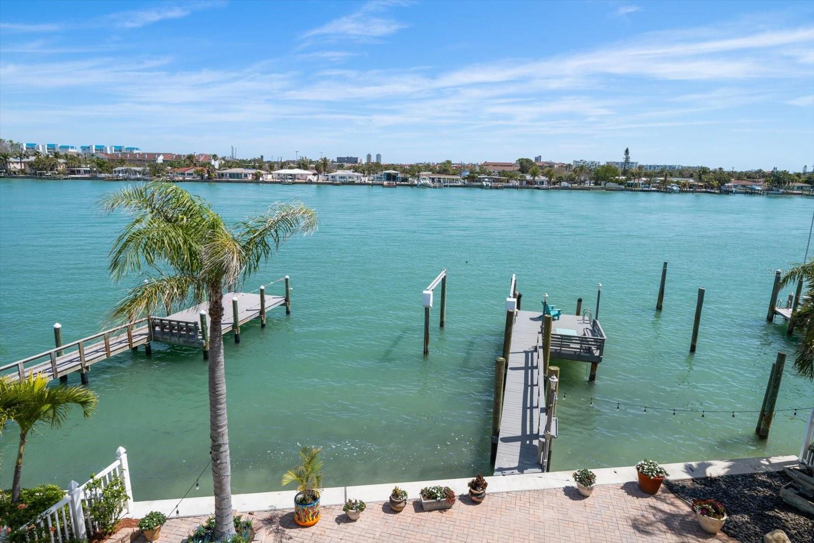 8685 E BAY DR, TREASURE ISLAND, FL, 33706