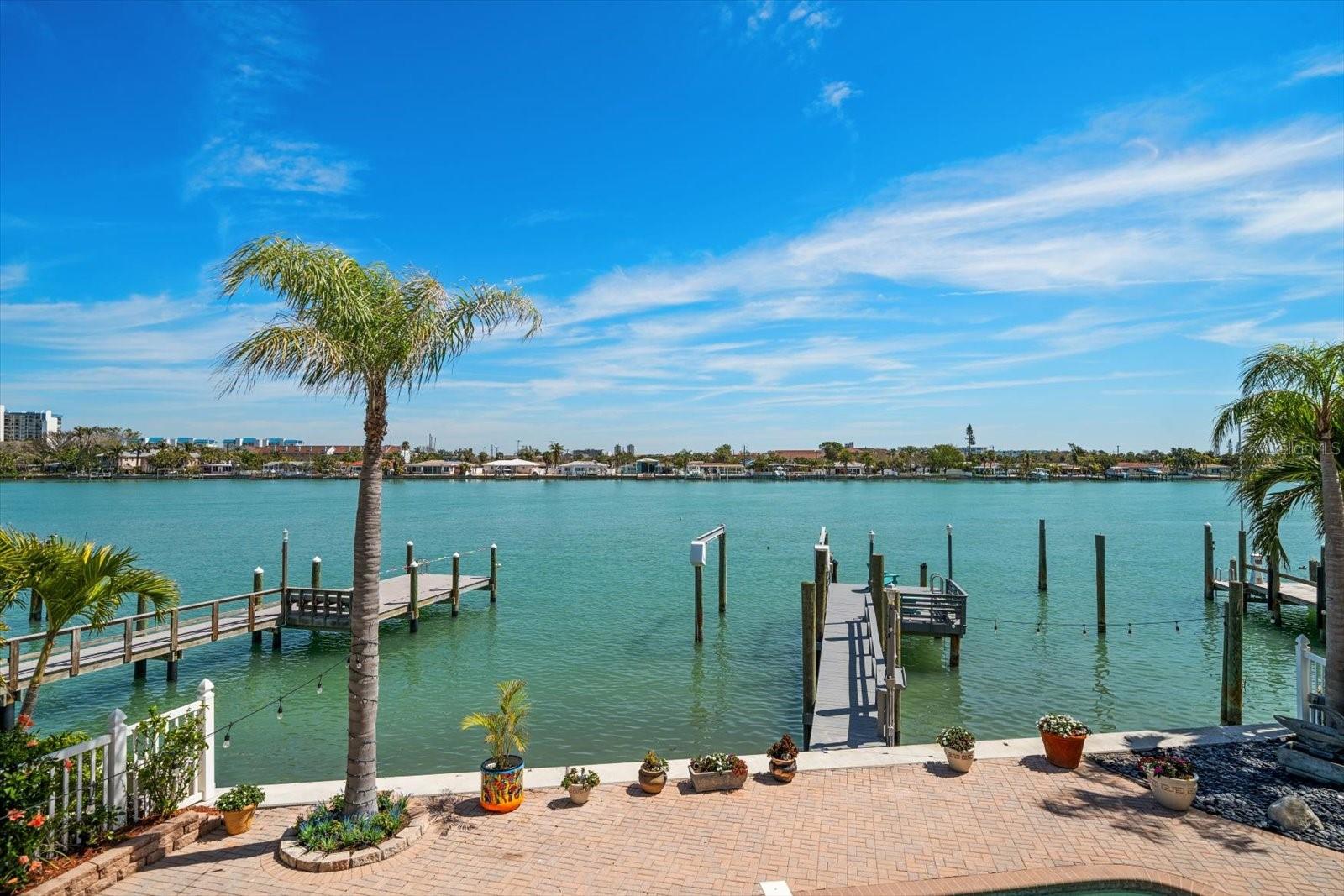 8685 E BAY DR, TREASURE ISLAND, FL, 33706