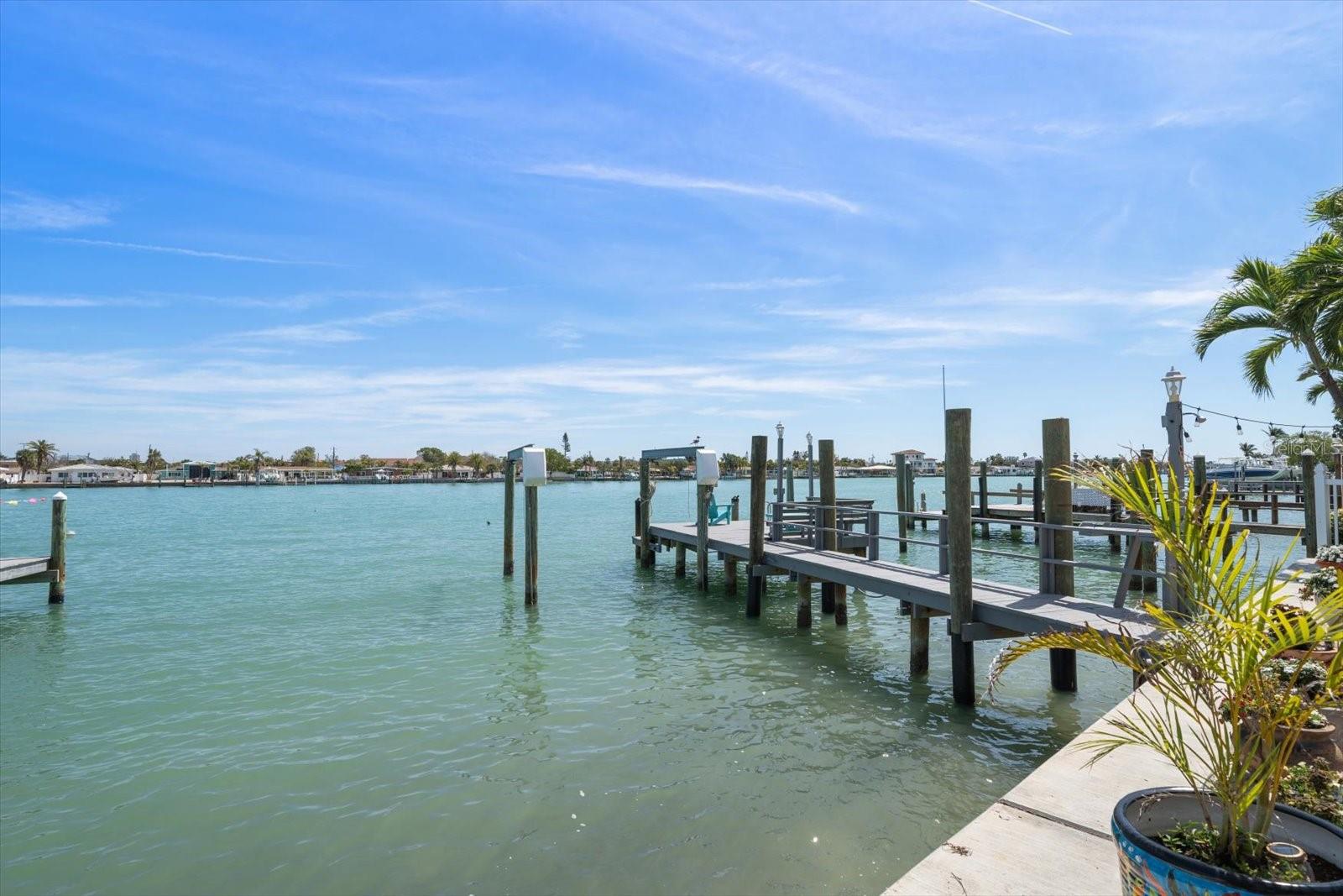 8685 E BAY DR, TREASURE ISLAND, FL, 33706