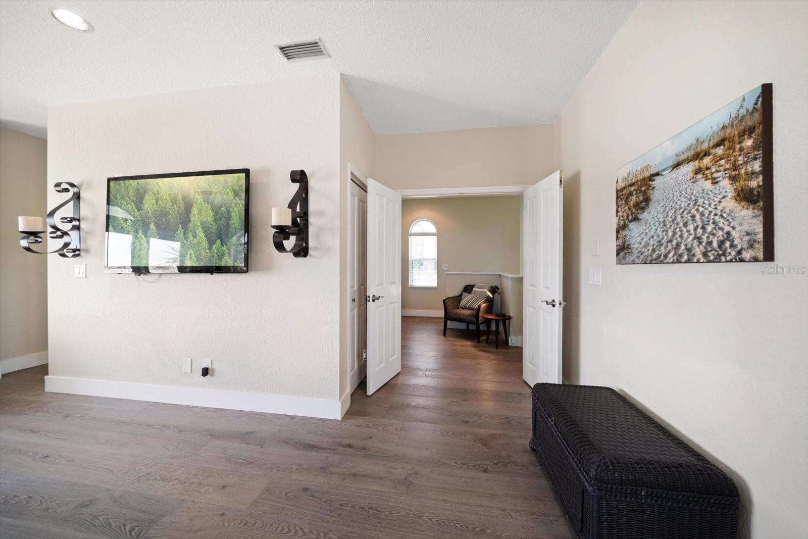8685 E BAY DR, TREASURE ISLAND, FL, 33706