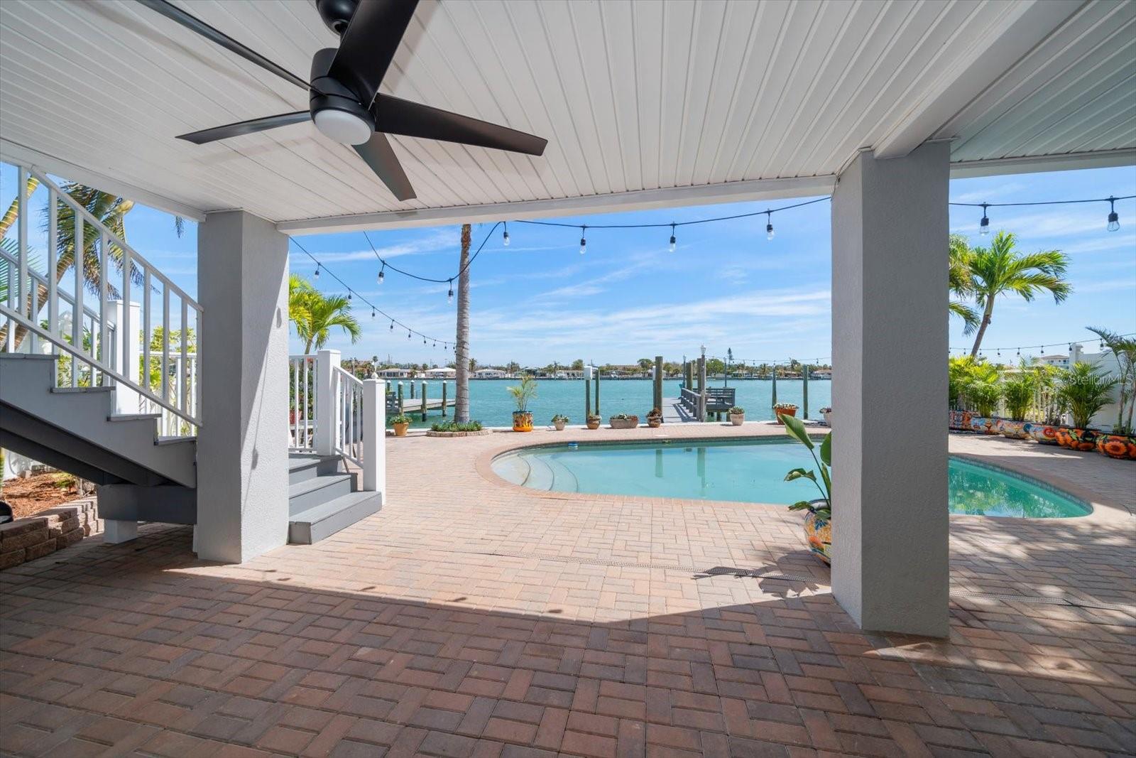 8685 E BAY DR, TREASURE ISLAND, FL, 33706