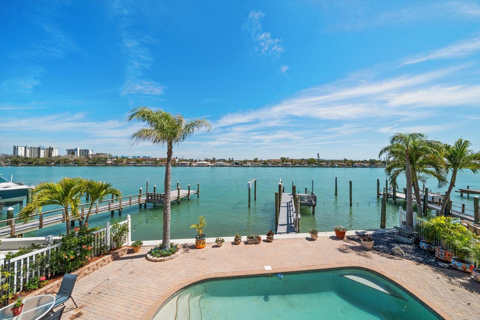 8685 E BAY DR, TREASURE ISLAND, FL, 33706