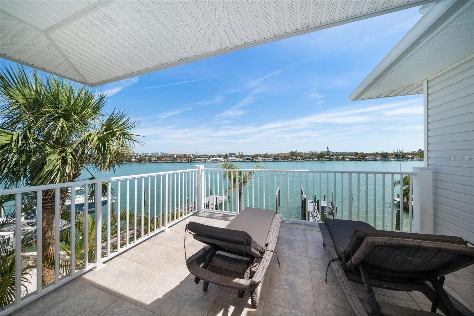 8685 E BAY DR, TREASURE ISLAND, FL, 33706