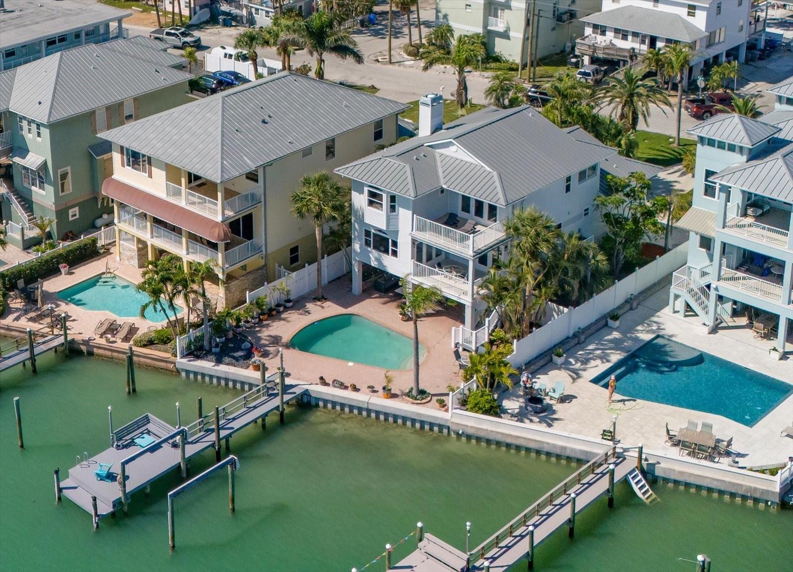 8685 E BAY DR, TREASURE ISLAND, FL, 33706