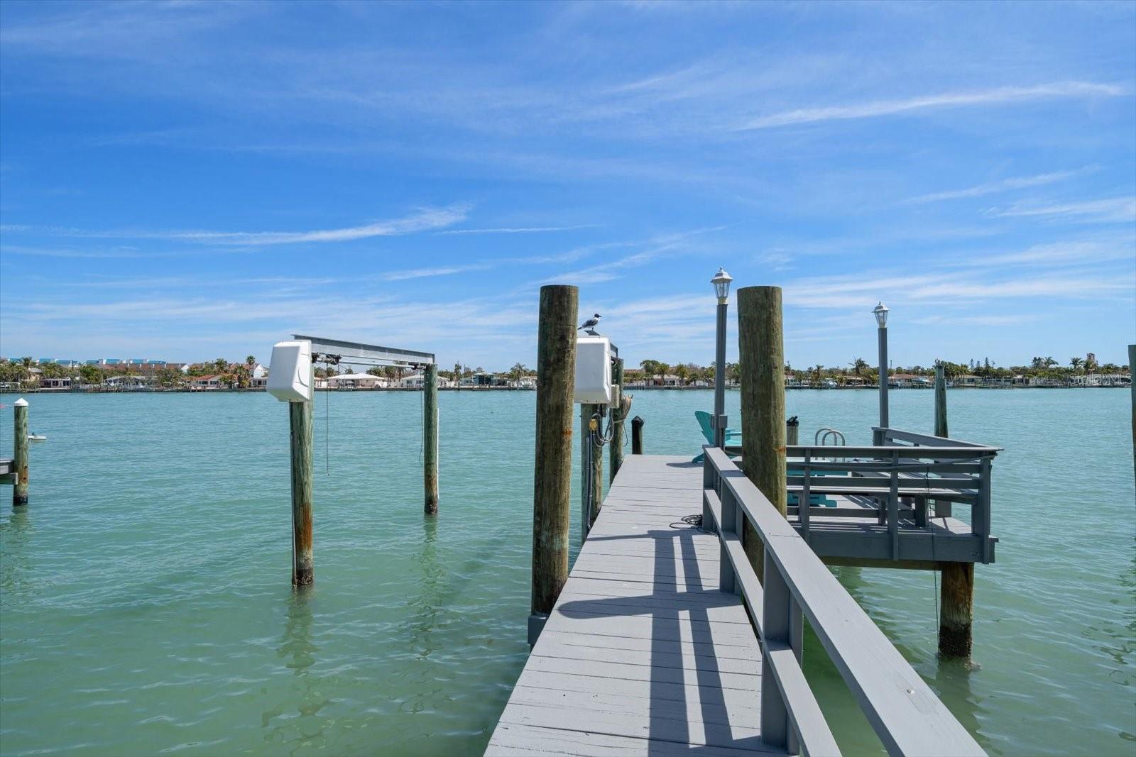 8685 E BAY DR, TREASURE ISLAND, FL, 33706