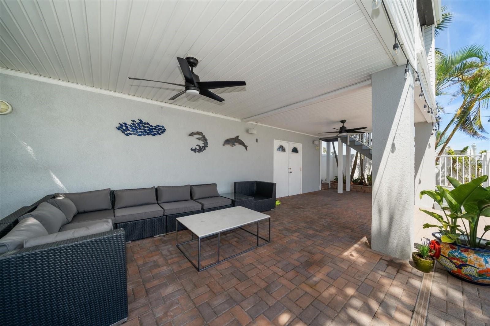 8685 E BAY DR, TREASURE ISLAND, FL, 33706