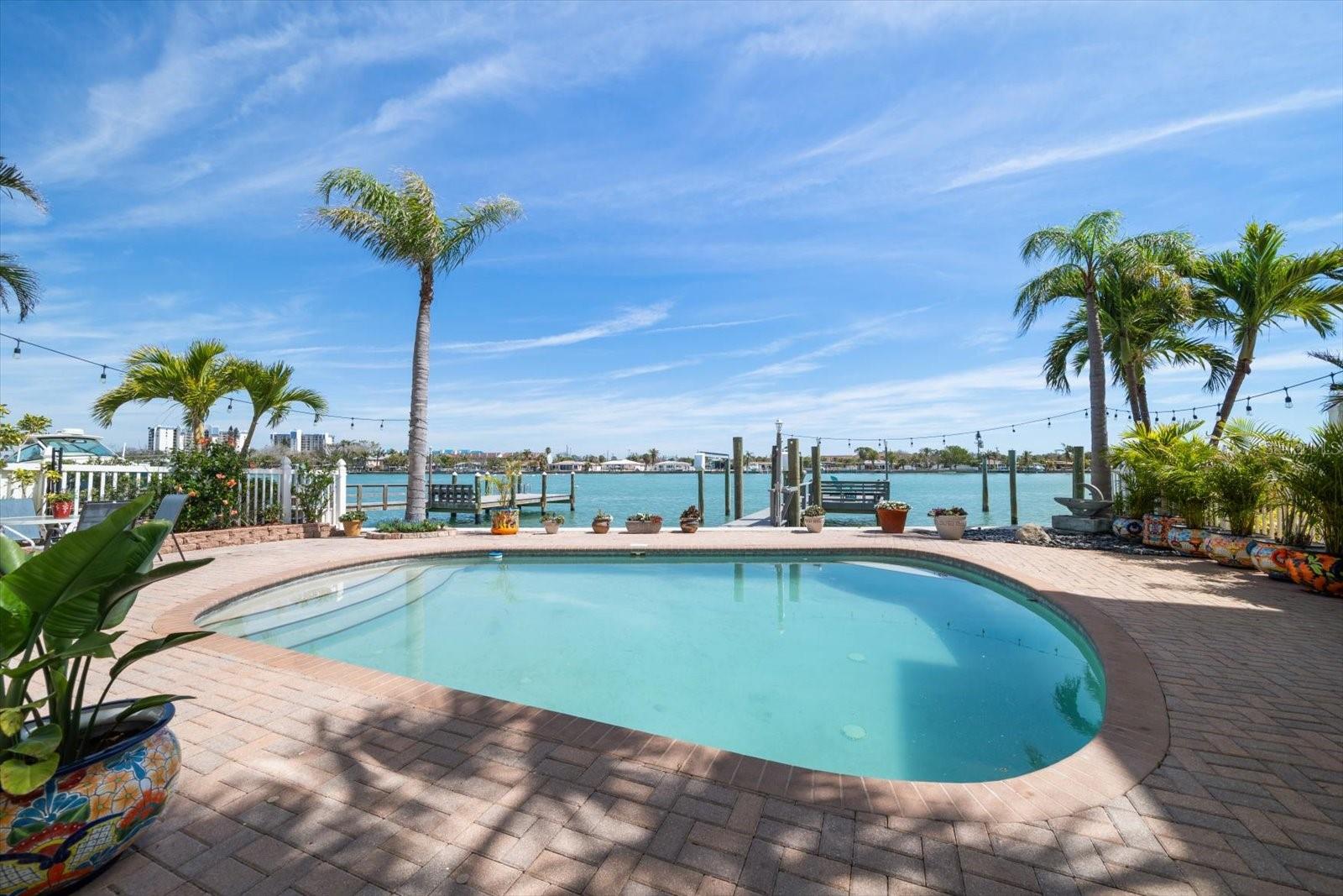 8685 E BAY DR, TREASURE ISLAND, FL, 33706