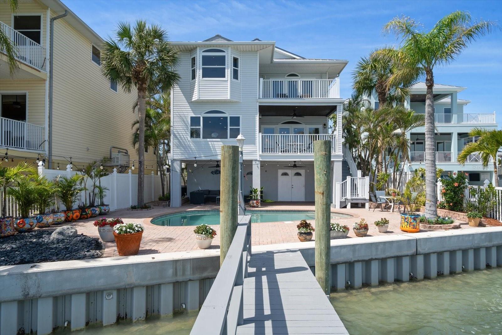 8685 E BAY DR, TREASURE ISLAND, FL, 33706