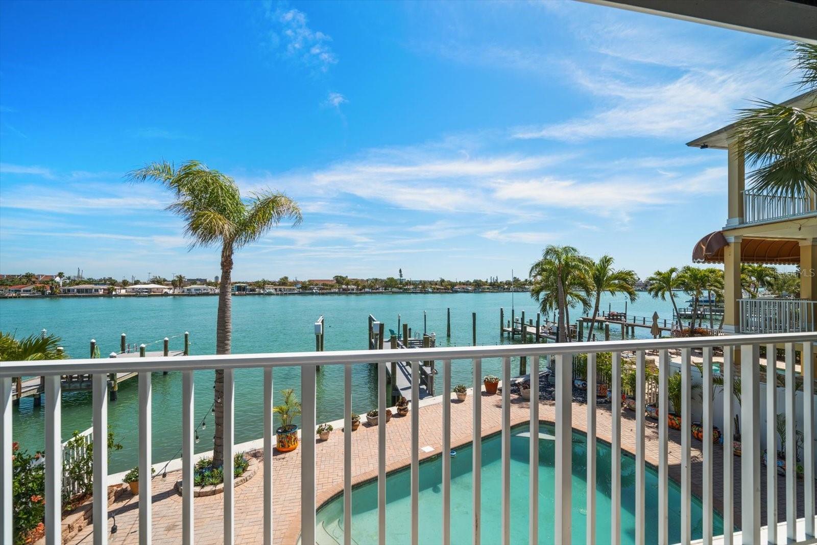 8685 E BAY DR, TREASURE ISLAND, FL, 33706