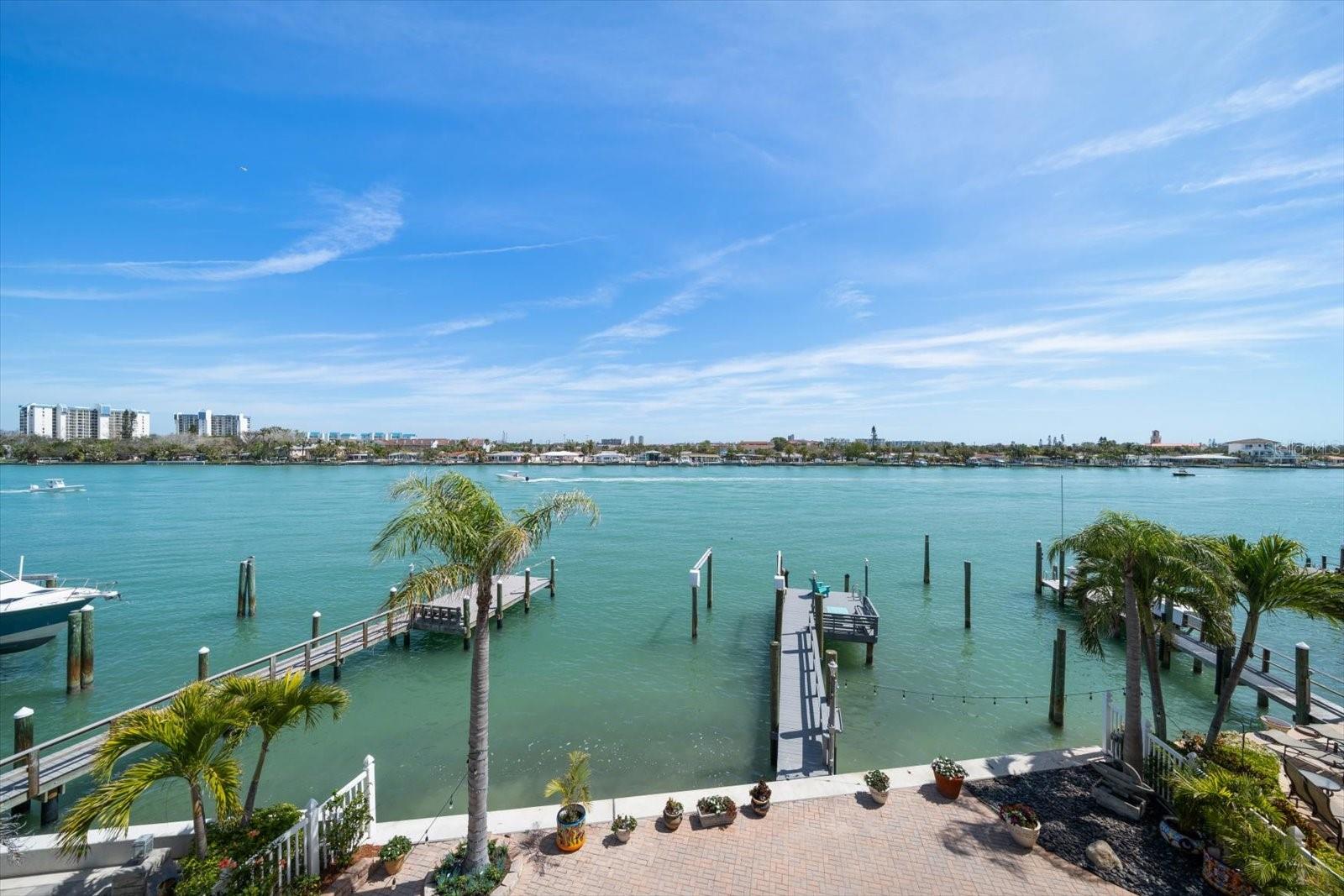 8685 E BAY DR, TREASURE ISLAND, FL, 33706