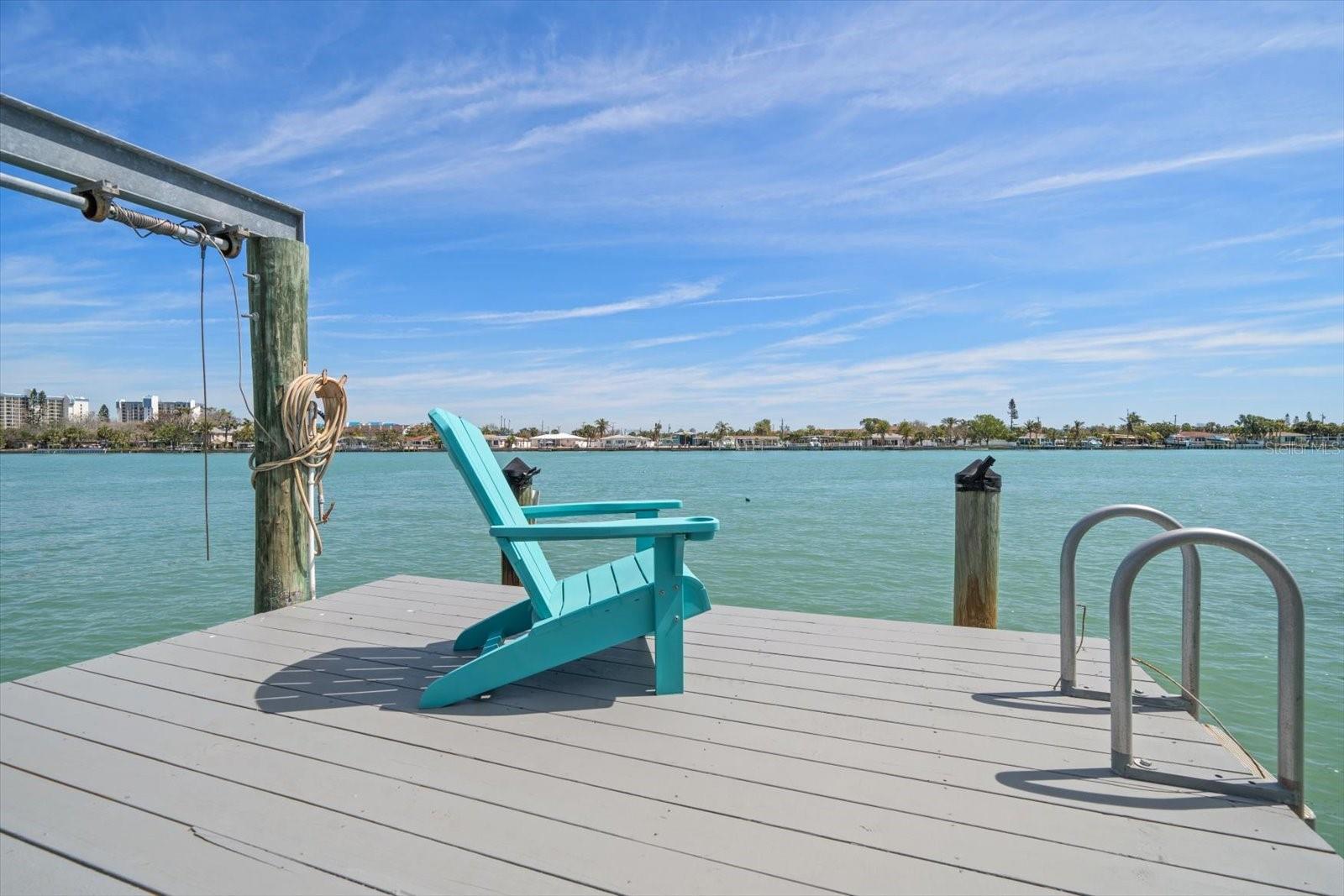8685 E BAY DR, TREASURE ISLAND, FL, 33706