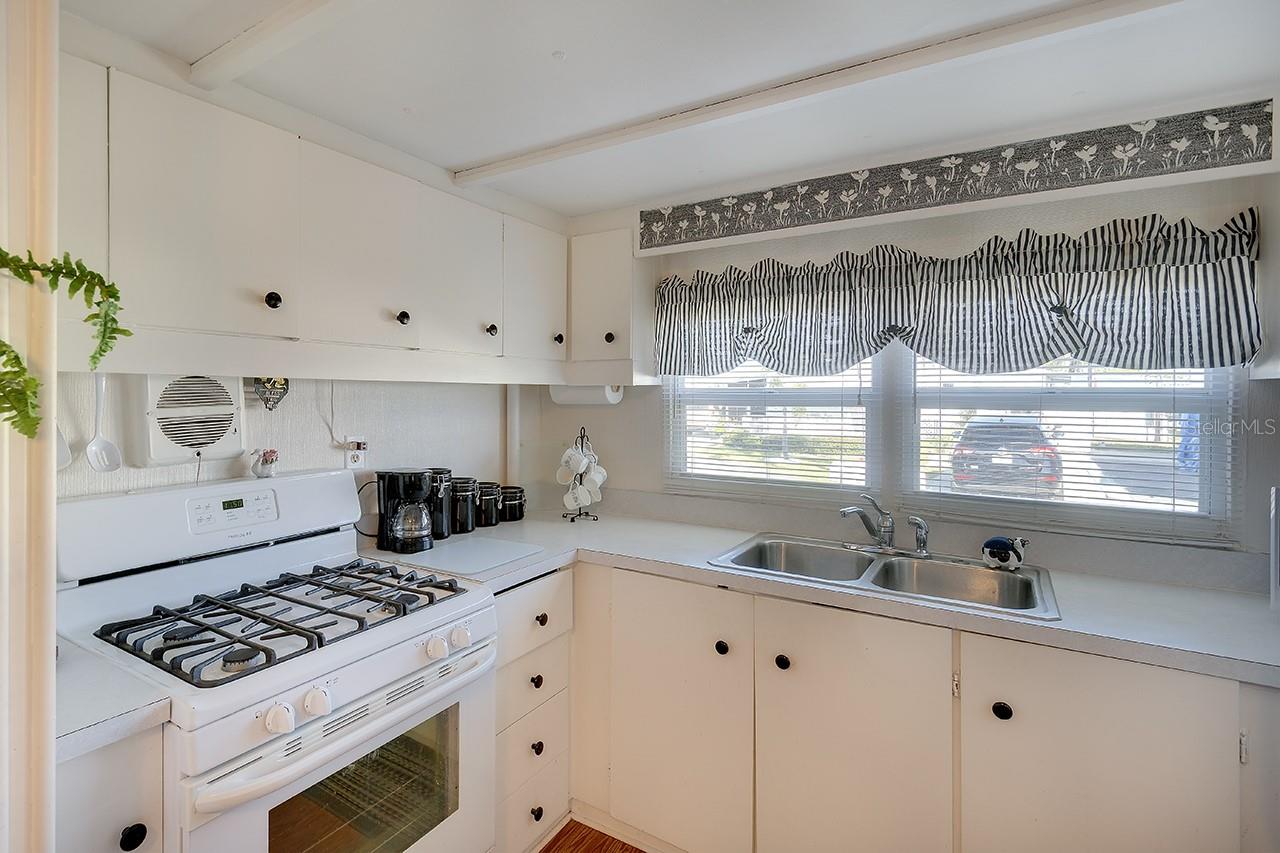 2042 DETROITER ST, SARASOTA, FL, 34231