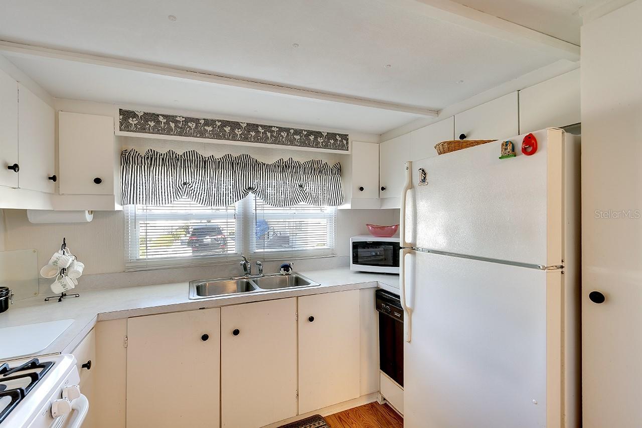 2042 DETROITER ST, SARASOTA, FL, 34231