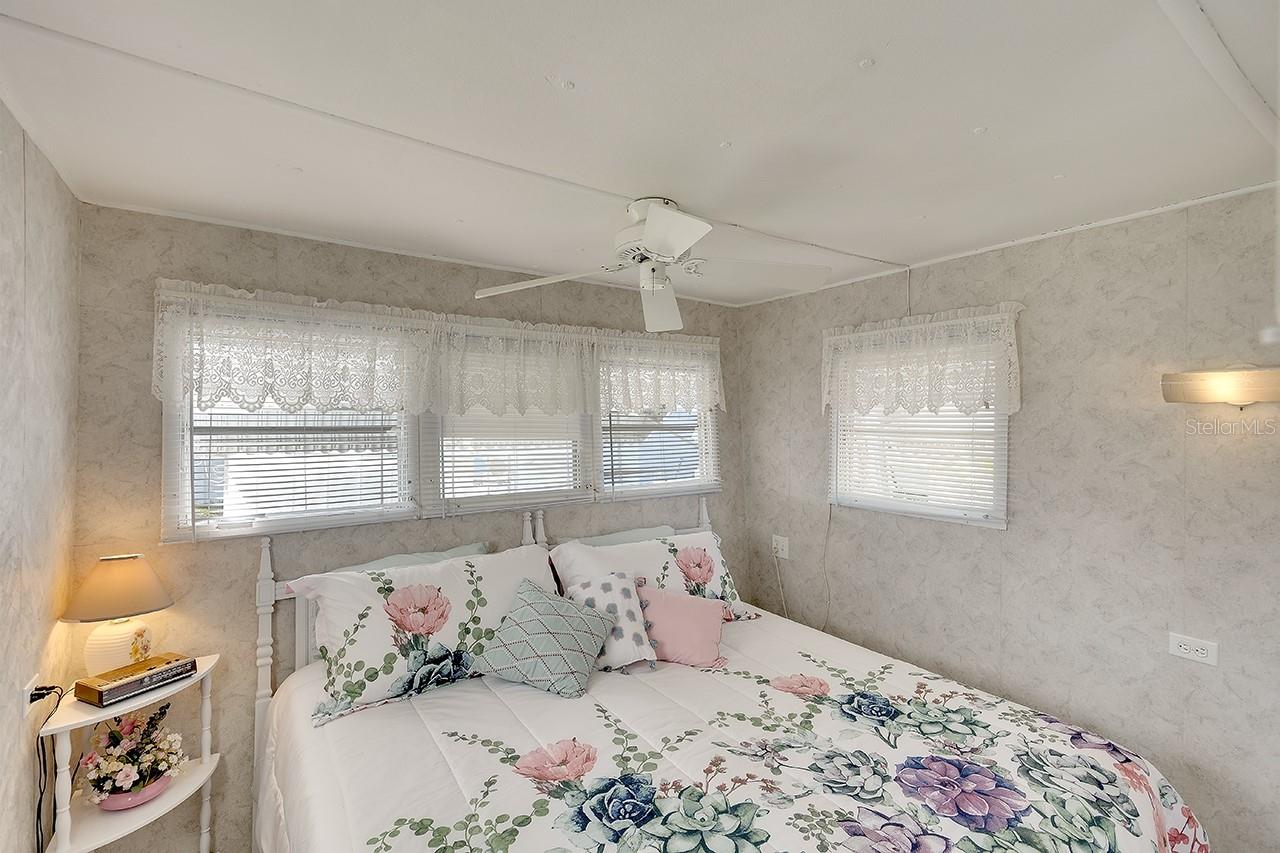 2042 DETROITER ST, SARASOTA, FL, 34231