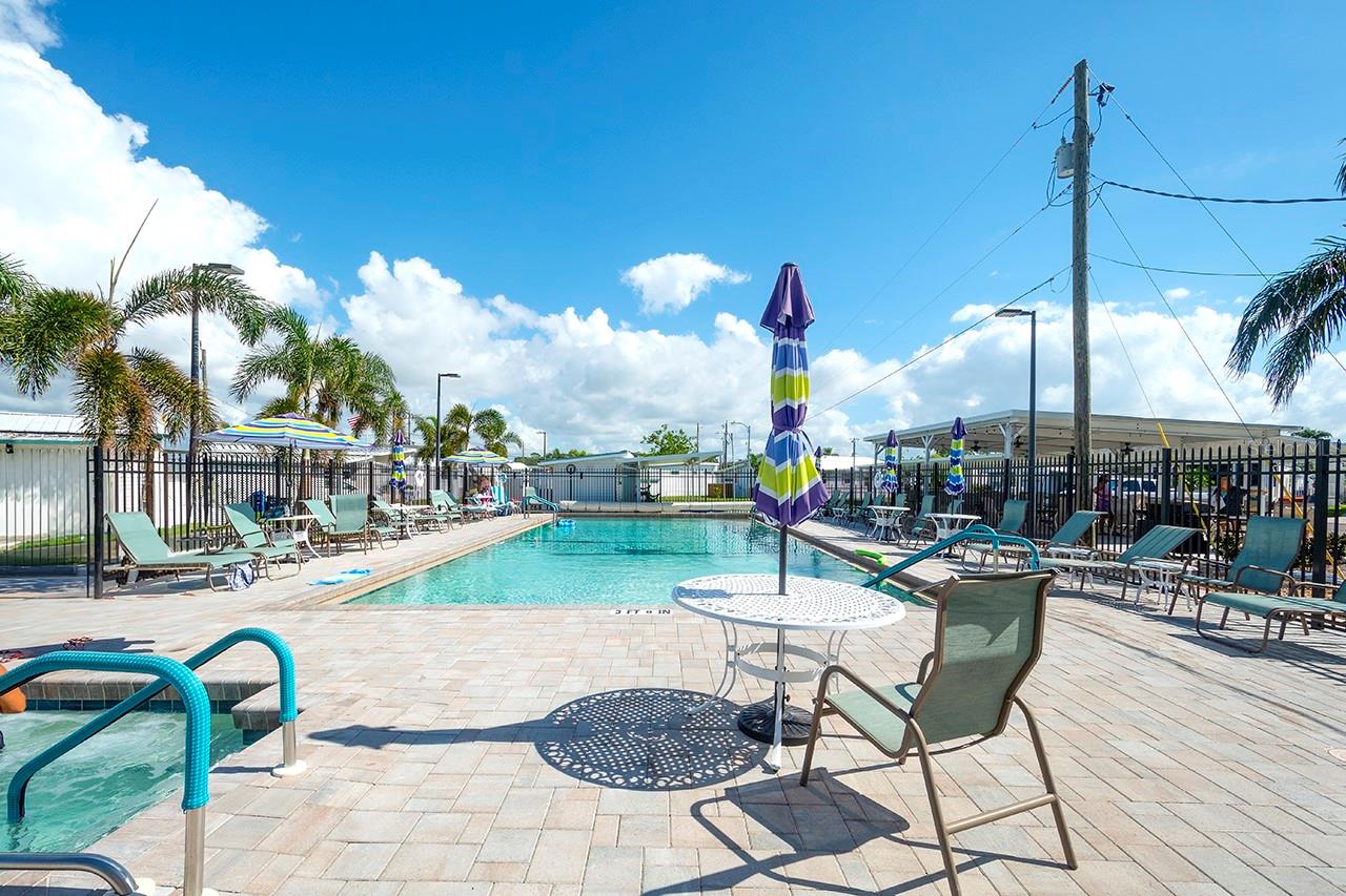 2042 DETROITER ST, SARASOTA, FL, 34231