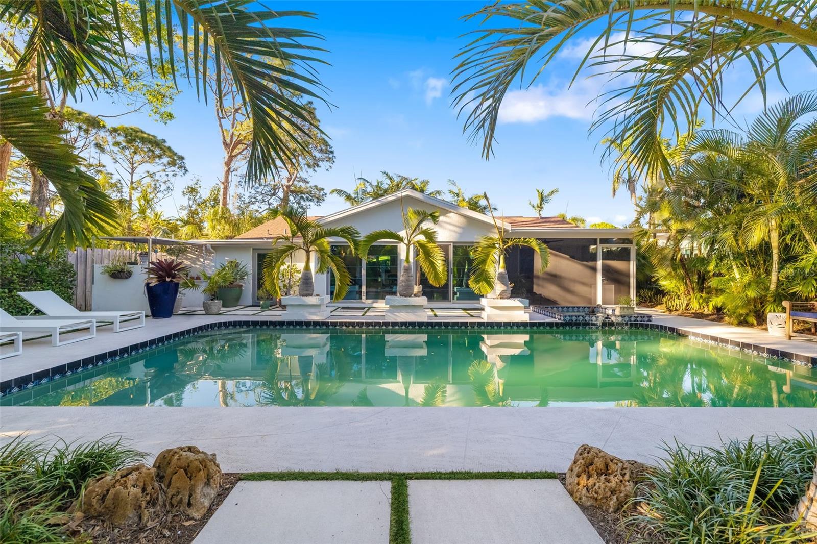 494 SAPPHIRE DR, SARASOTA, FL, 34234