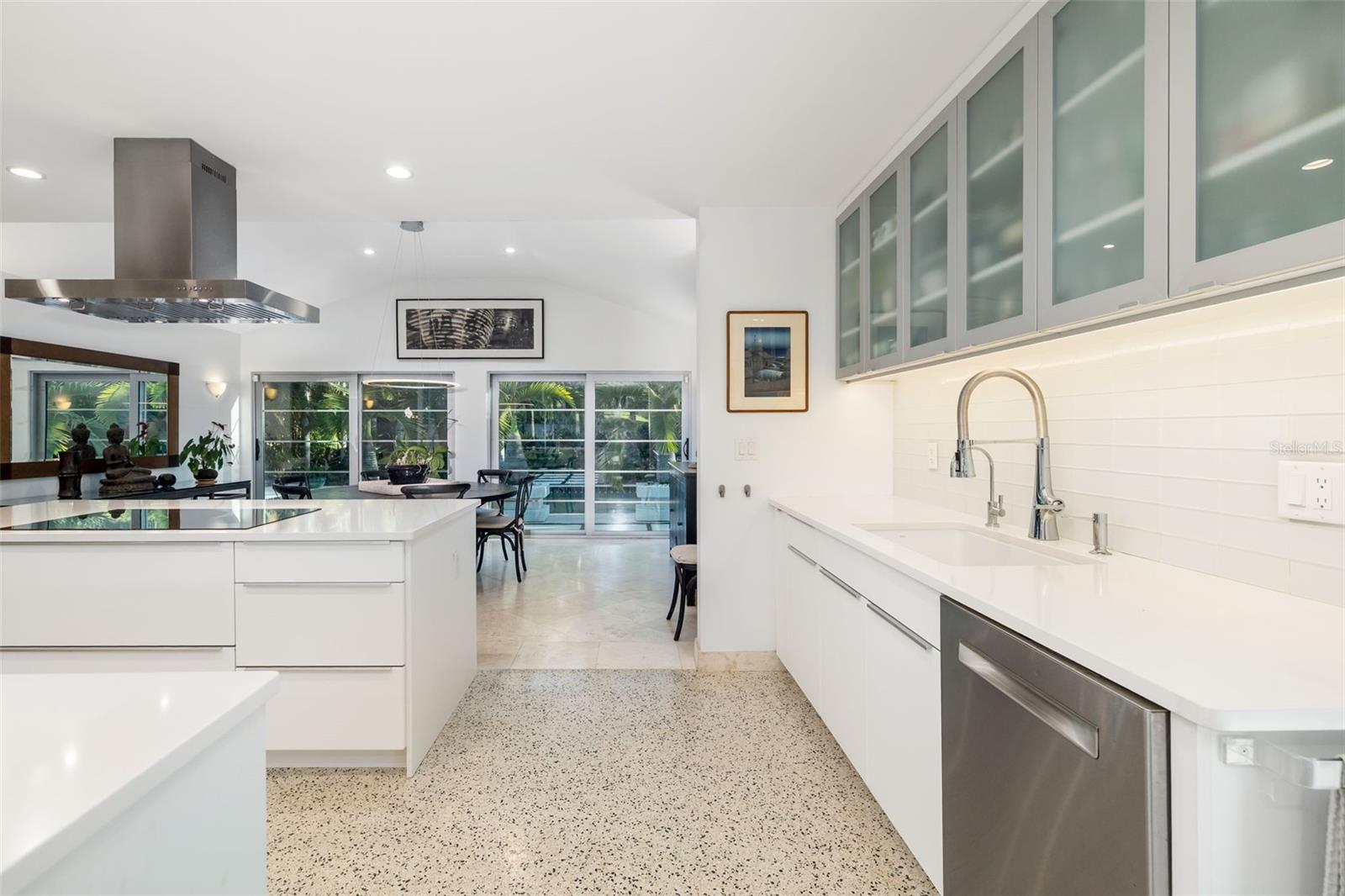494 SAPPHIRE DR, SARASOTA, FL, 34234