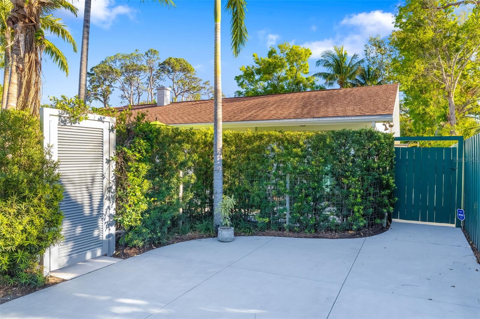 494 SAPPHIRE DR, SARASOTA, FL, 34234