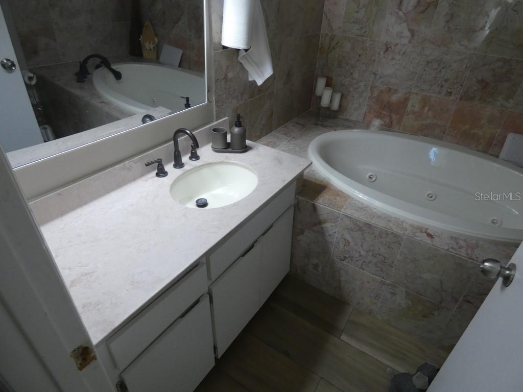 670 KIRKLAND CIR, DUNEDIN, FL, 34698