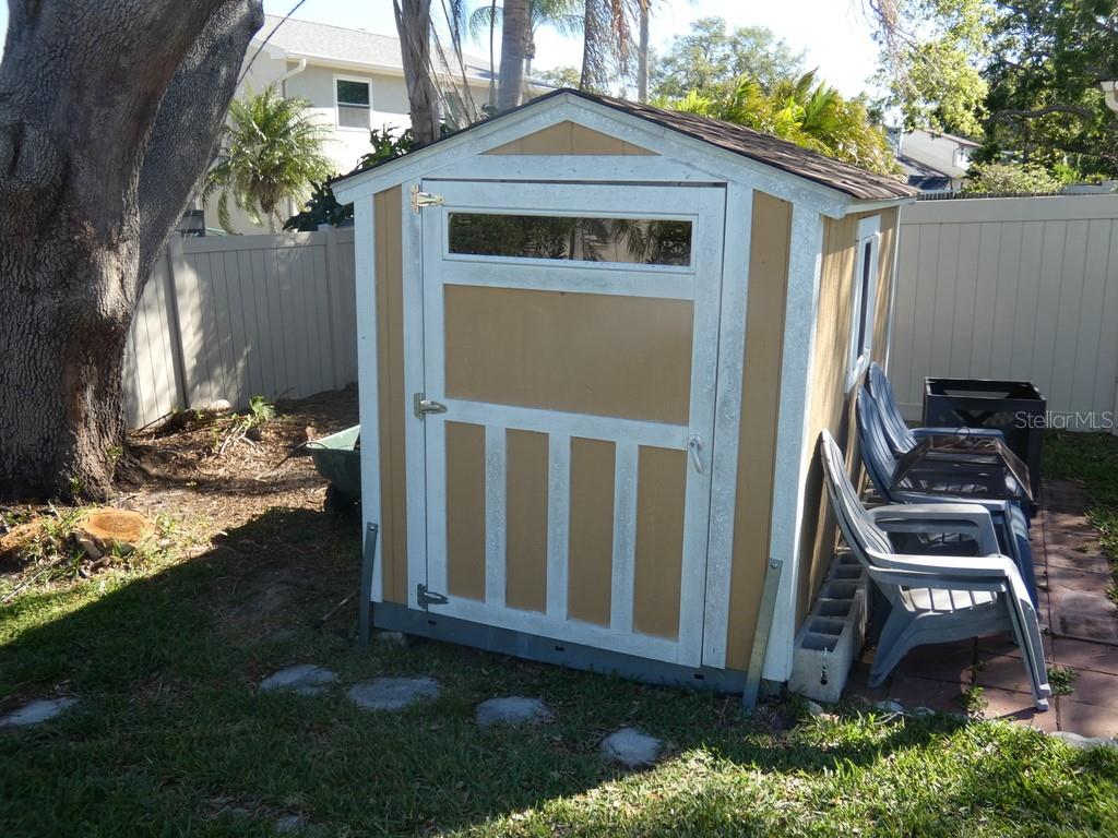670 KIRKLAND CIR, DUNEDIN, FL, 34698