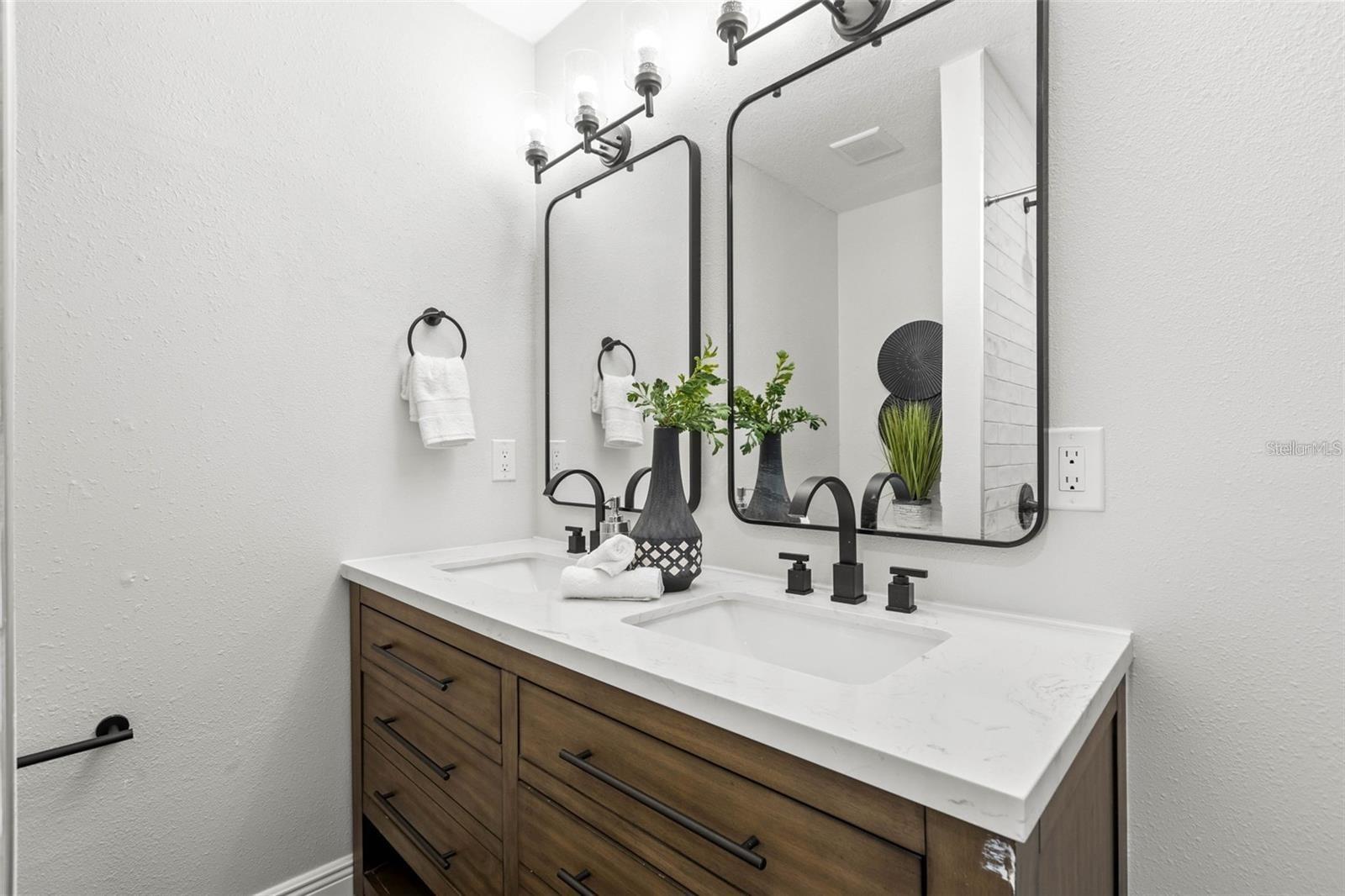 1600 CONNECTICUT AVE NE, ST PETERSBURG, FL, 33703