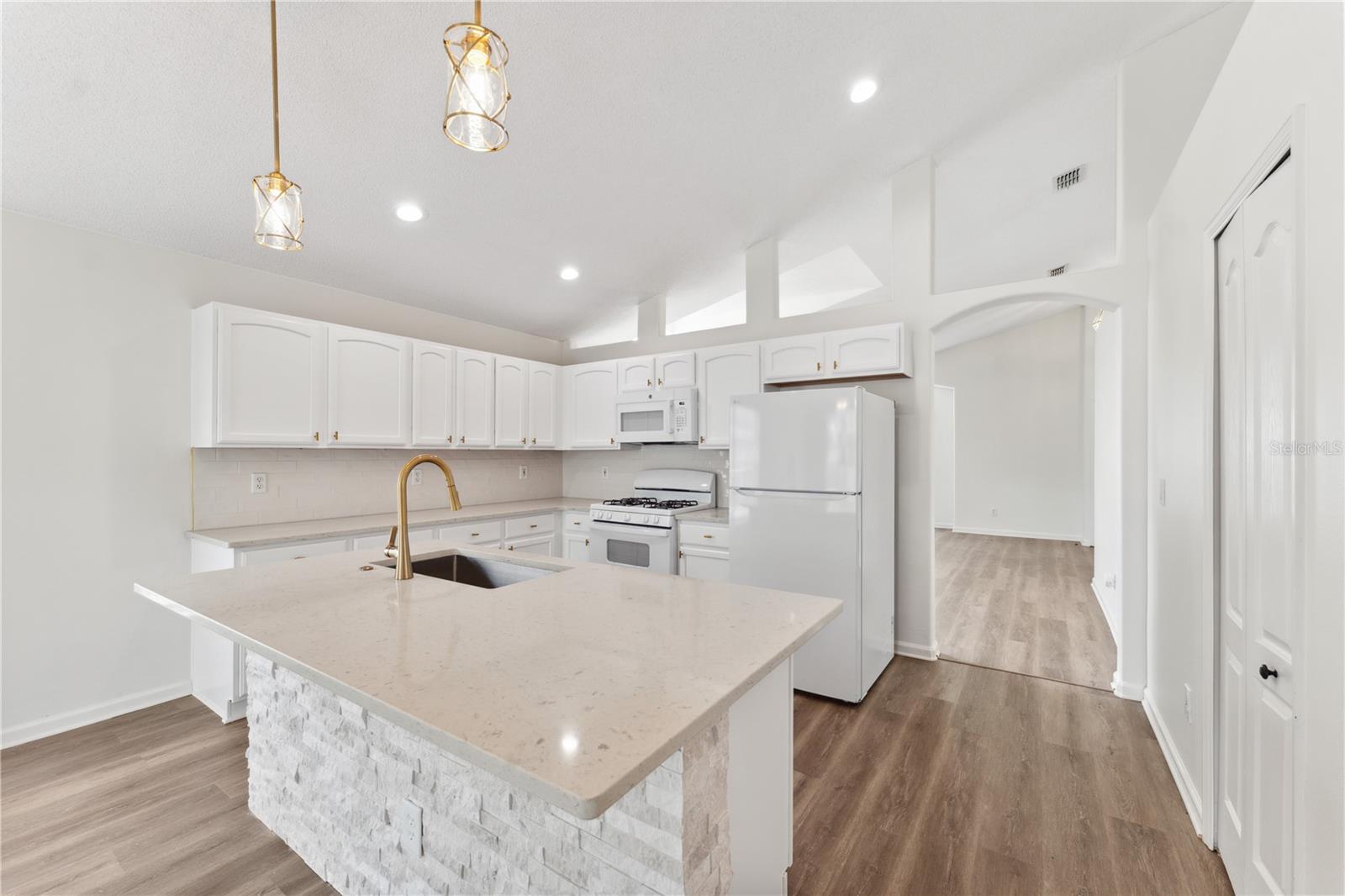 15746 AUTUMN GLEN AVE, CLERMONT, FL, 34714