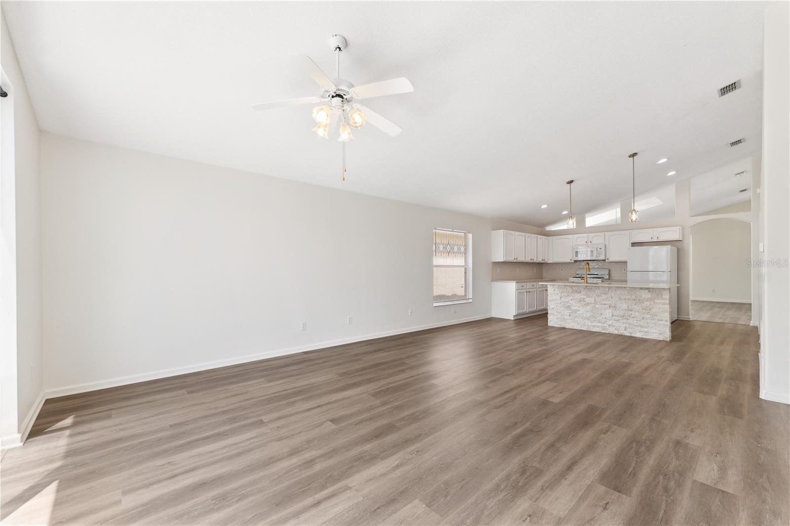 15746 AUTUMN GLEN AVE, CLERMONT, FL, 34714