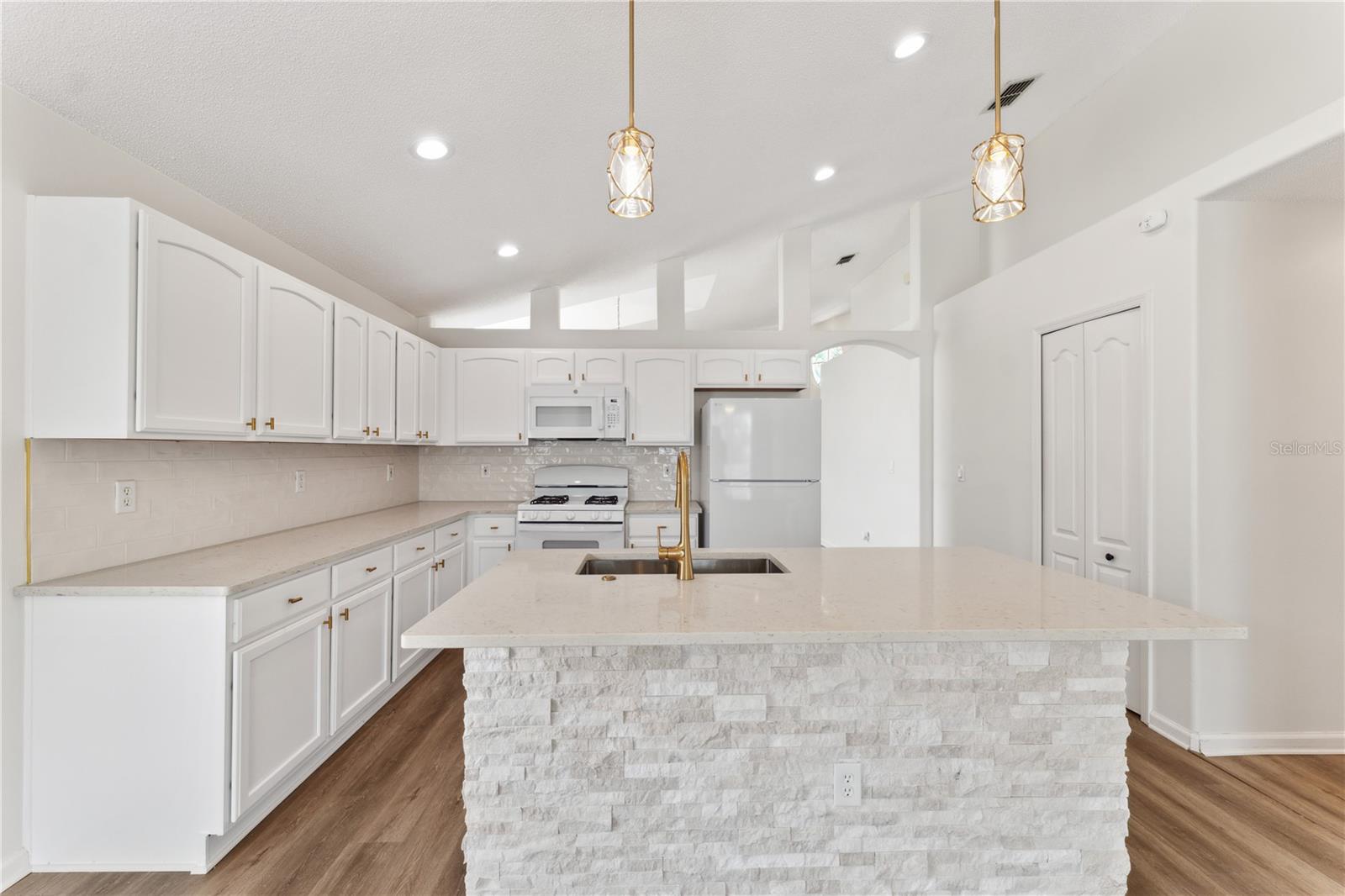 15746 AUTUMN GLEN AVE, CLERMONT, FL, 34714
