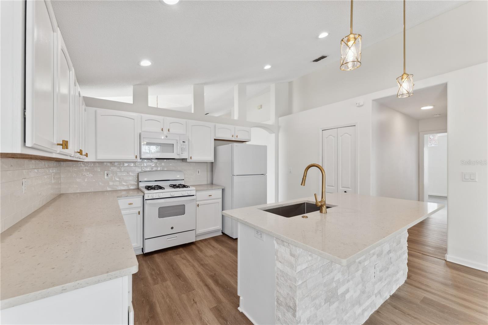 15746 AUTUMN GLEN AVE, CLERMONT, FL, 34714