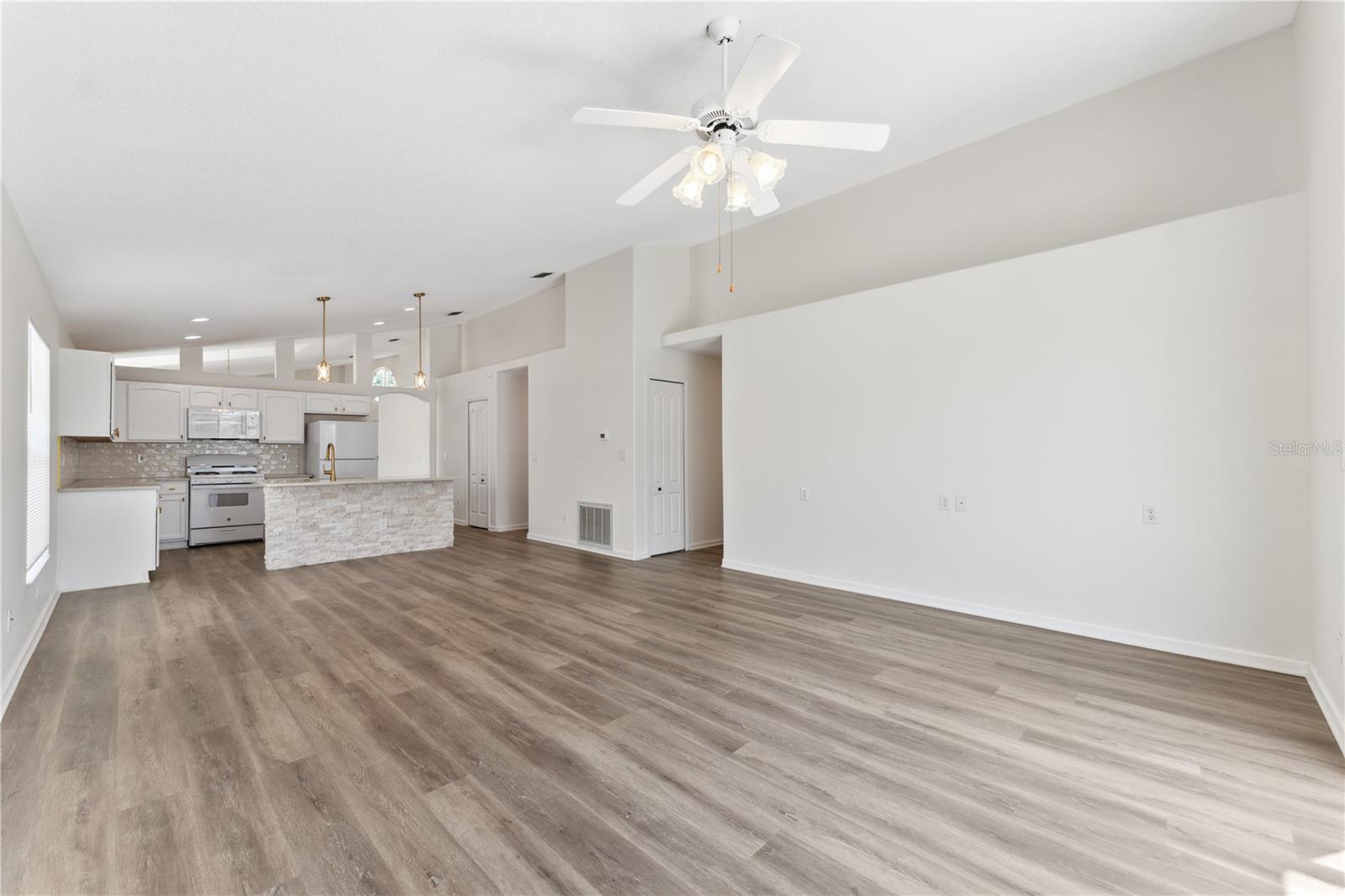 15746 AUTUMN GLEN AVE, CLERMONT, FL, 34714
