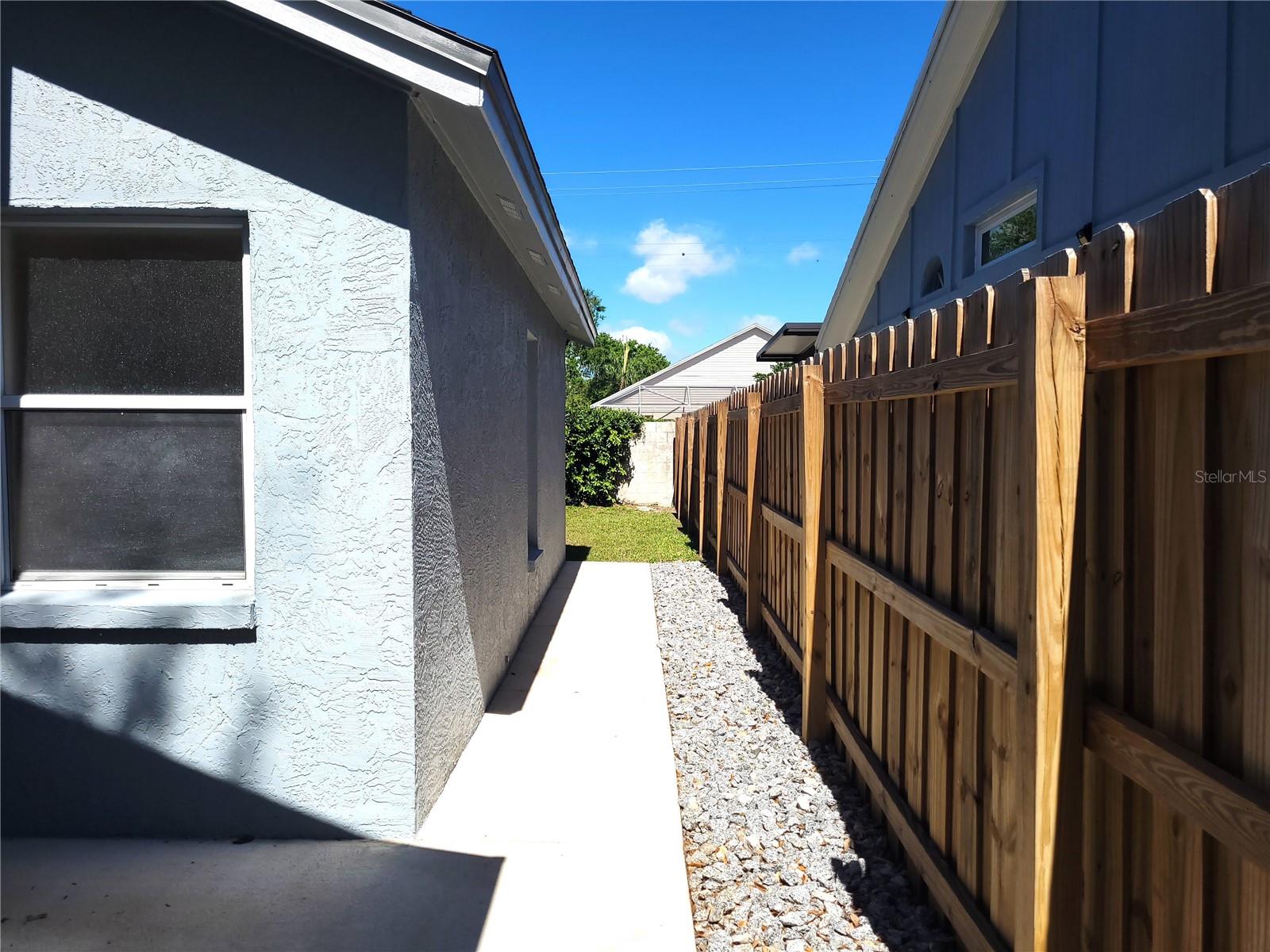 1664 PORTSMOUTH LAKE DR, BRANDON, FL, 33511