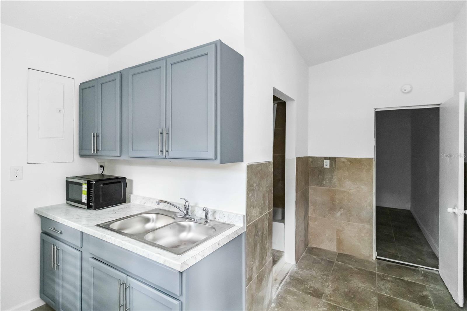 612 5TH AVENUE DR E, BRADENTON, FL, 34208