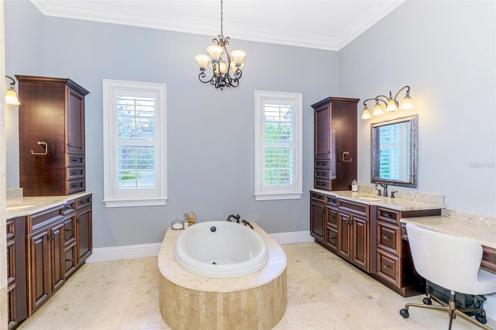 O6292195 Property Photo