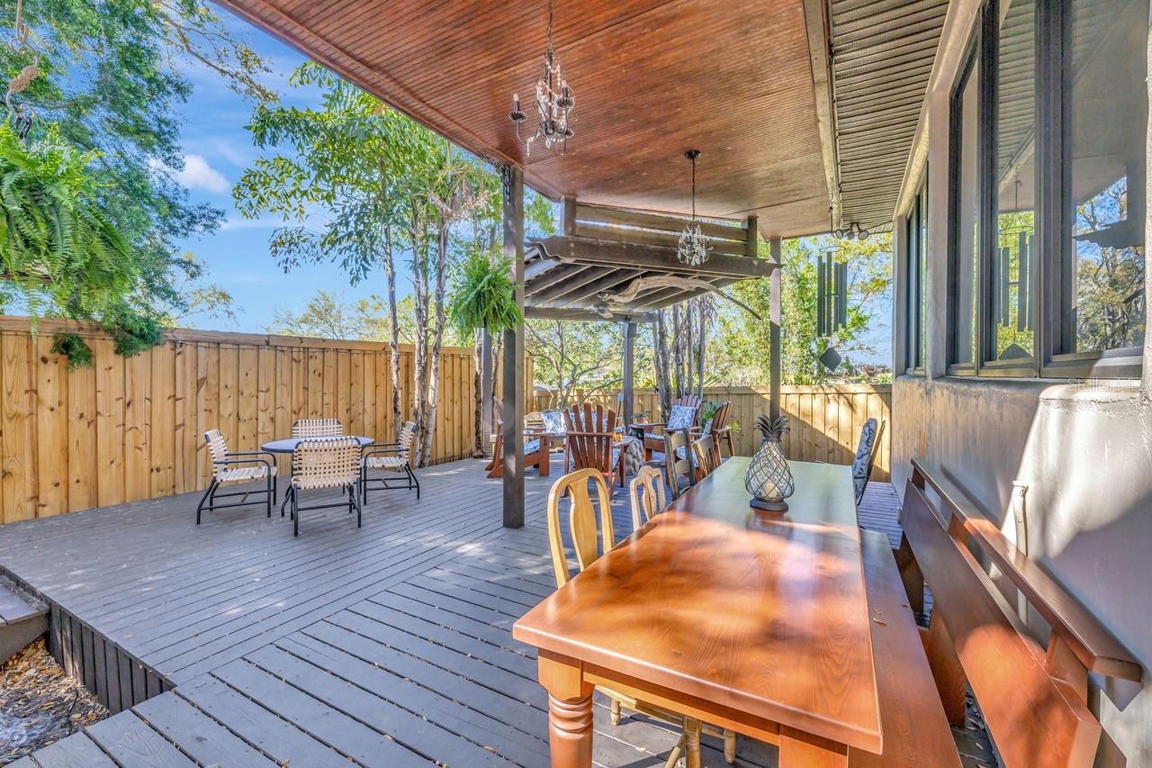 1108 W CHARTER ST, TAMPA, FL, 33602