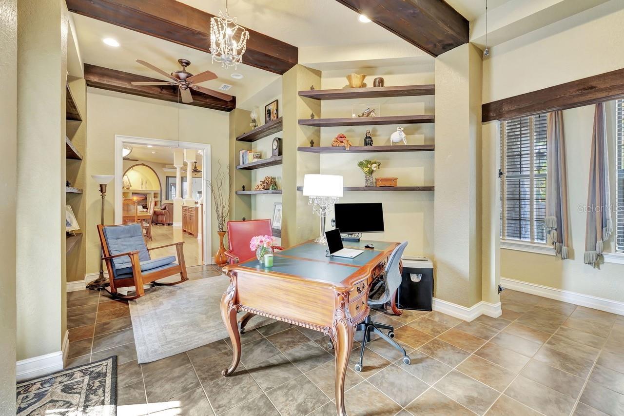 1108 W CHARTER ST, TAMPA, FL, 33602