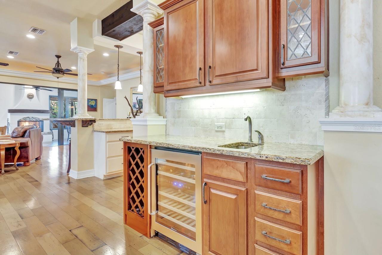 1108 W CHARTER ST, TAMPA, FL, 33602