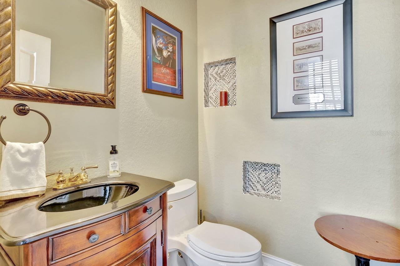 1108 W CHARTER ST, TAMPA, FL, 33602