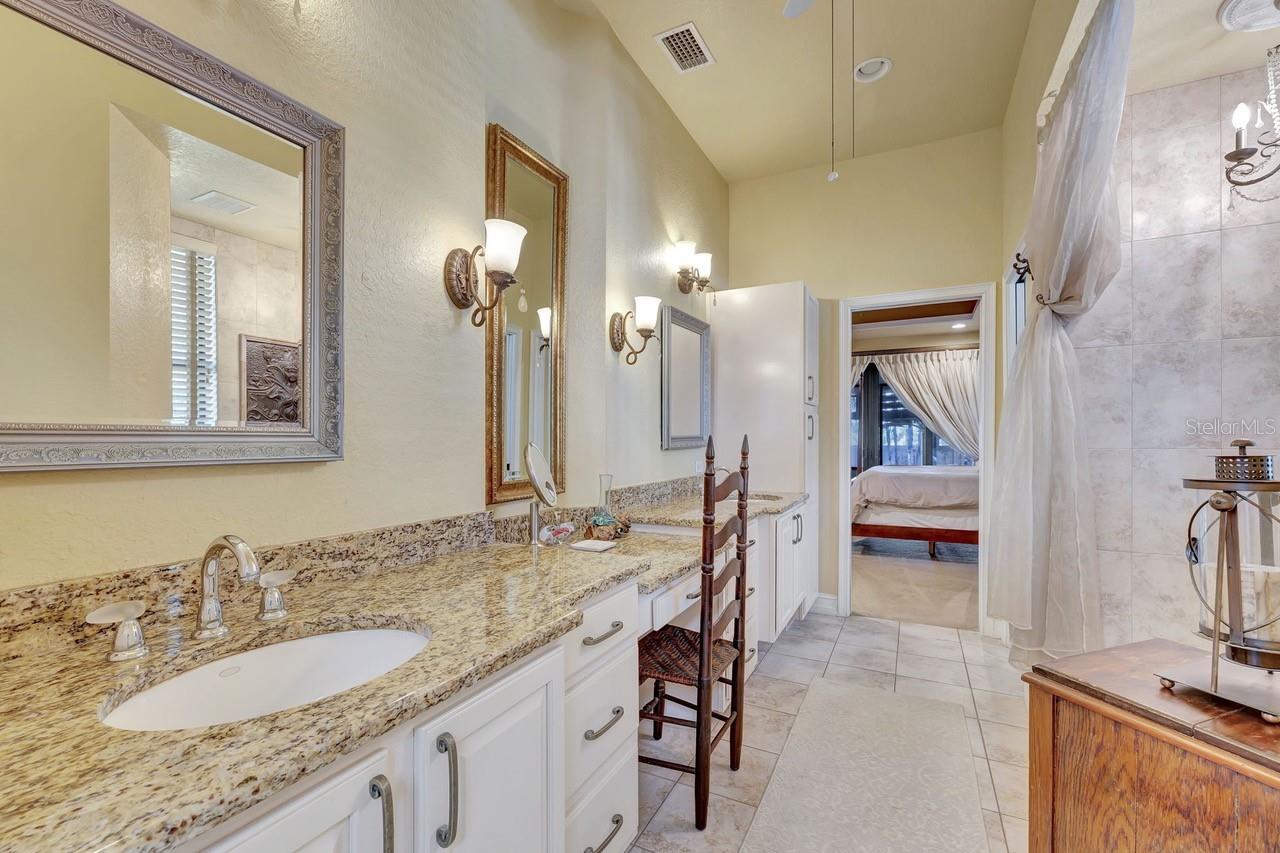 1108 W CHARTER ST, TAMPA, FL, 33602