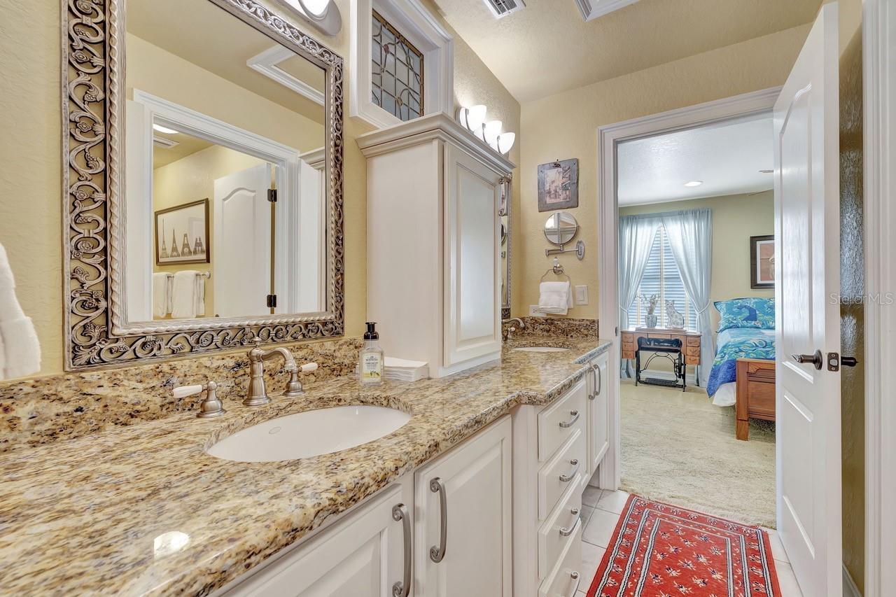 1108 W CHARTER ST, TAMPA, FL, 33602