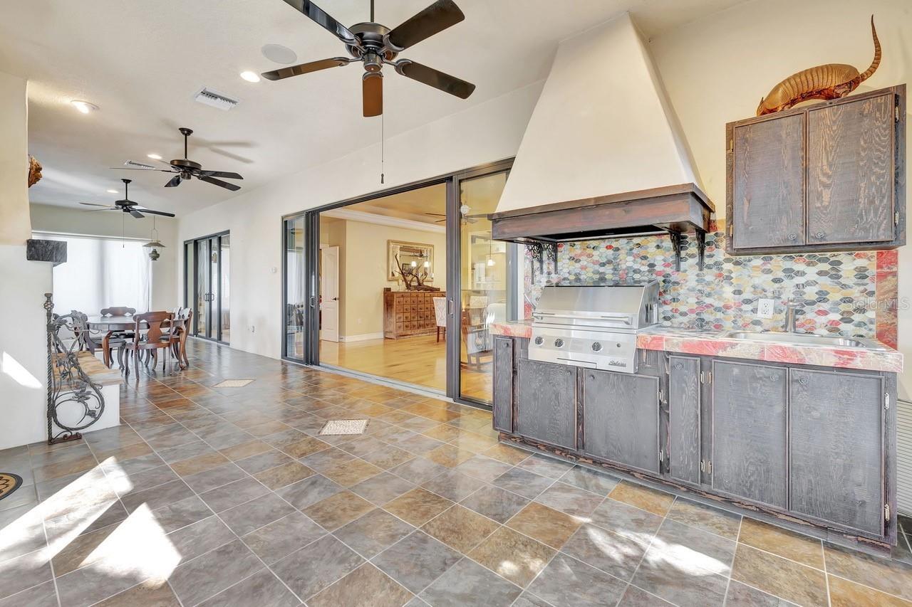 1108 W CHARTER ST, TAMPA, FL, 33602