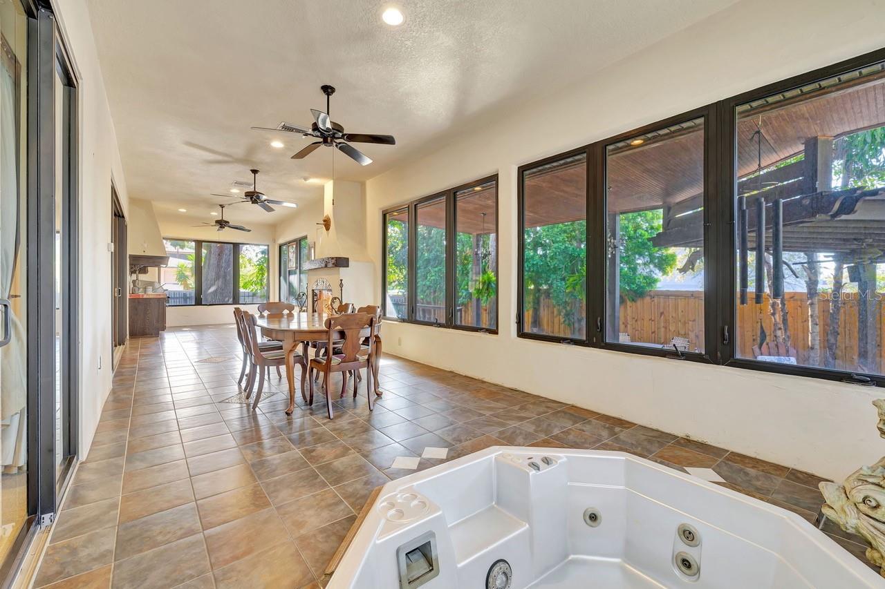 1108 W CHARTER ST, TAMPA, FL, 33602