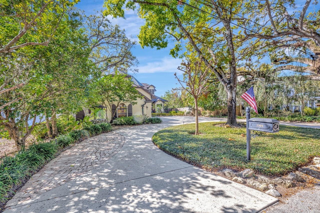 1108 W CHARTER ST, TAMPA, FL, 33602