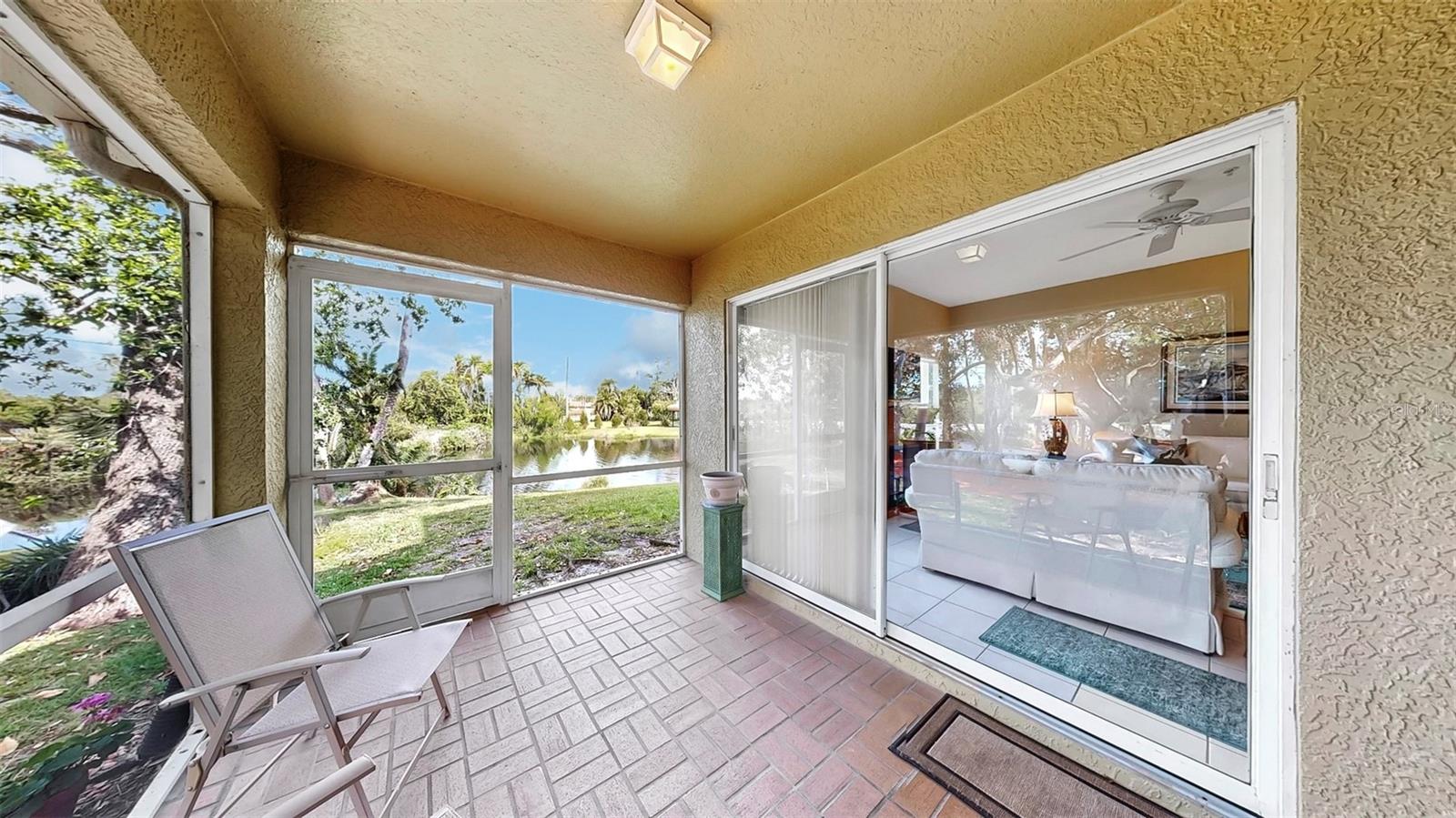 11114 KAPOK GRAND CIR, MADEIRA BEACH, FL, 33708