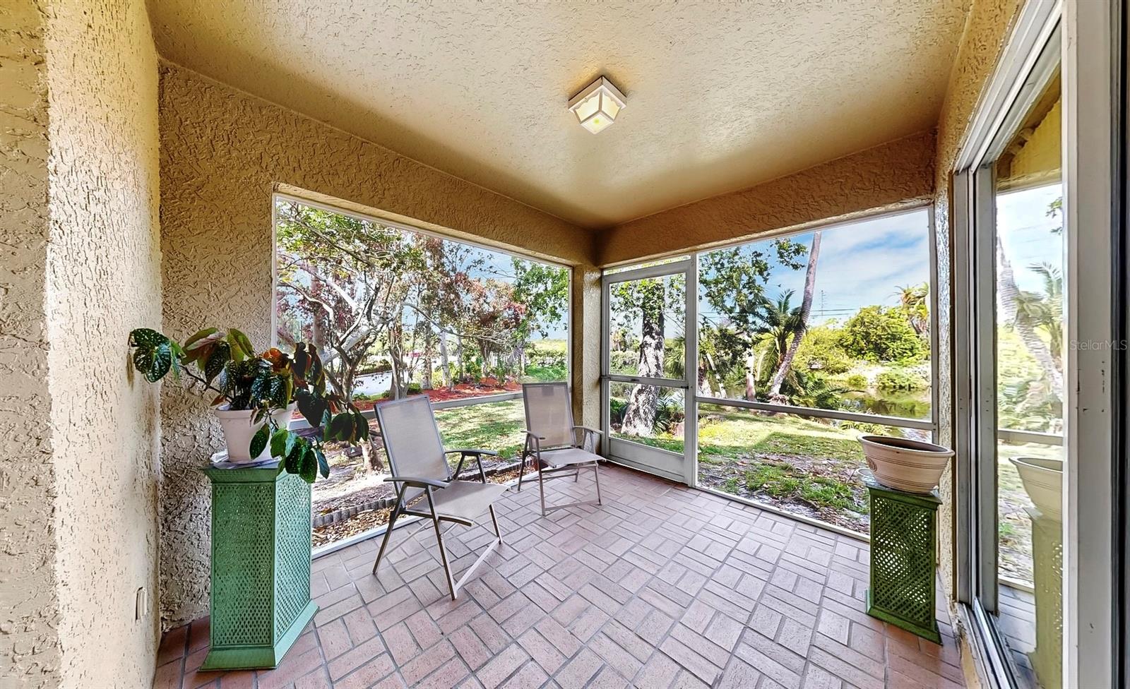 11114 KAPOK GRAND CIR, MADEIRA BEACH, FL, 33708