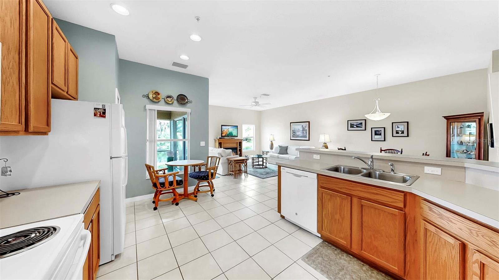11114 KAPOK GRAND CIR, MADEIRA BEACH, FL, 33708