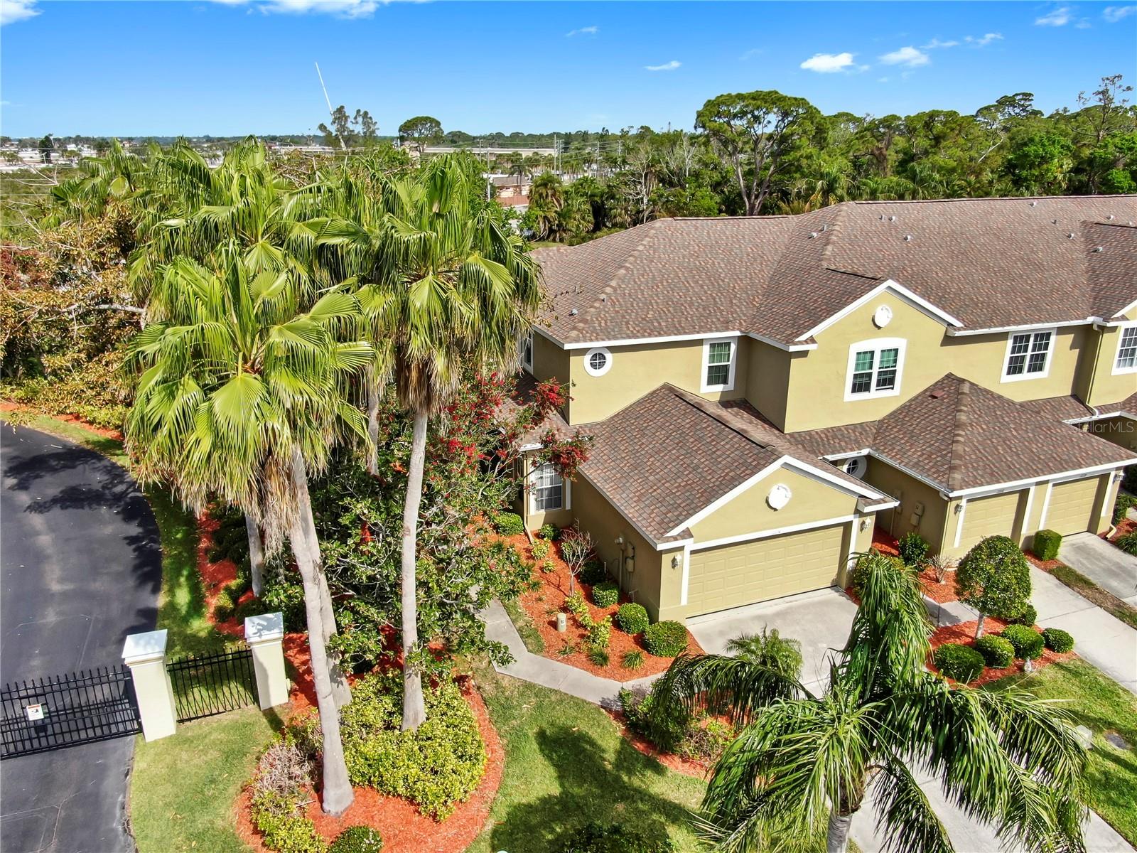 11114 KAPOK GRAND CIR, MADEIRA BEACH, FL, 33708